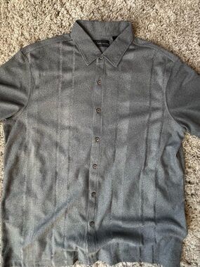 Men’s Gray Button-Front Shirt